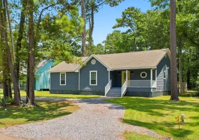 1st image of 725 Willow Oak Ln, Mandeville, LA 70471 | MLS# 2569928