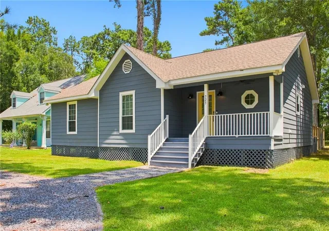 2nd image of 725 Willow Oak Ln, Mandeville, LA 70471 | MLS# 2569928