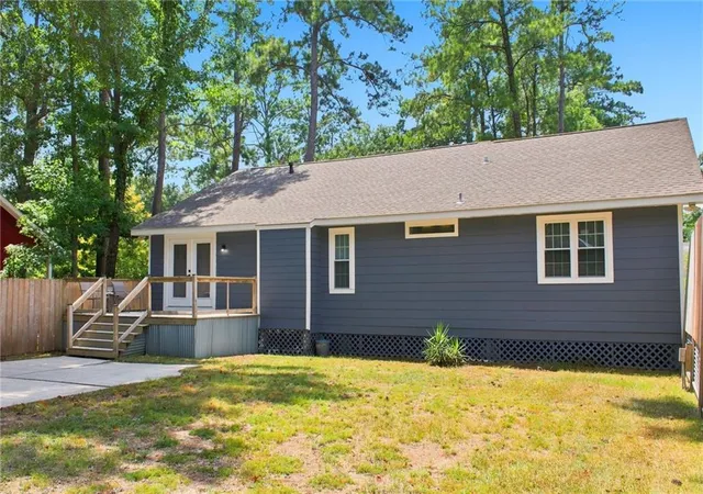 Photo 3 of Single family home for sale at 725 Willow Oak Ln, Mandeville, LA 70471 | MLS# 2569928 | Listing updated on 2026-08-19