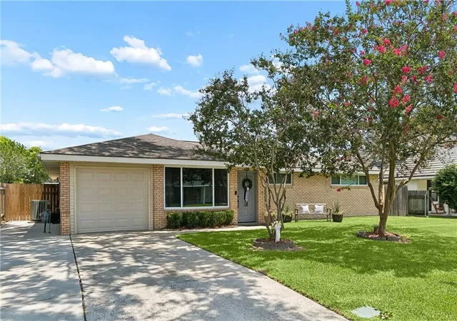 Photo 2 of Single family home for sale at 109 Vernon St, Belle Chasse, LA 70037 | MLS# 2570408 | Listing updated on 2026-08-18