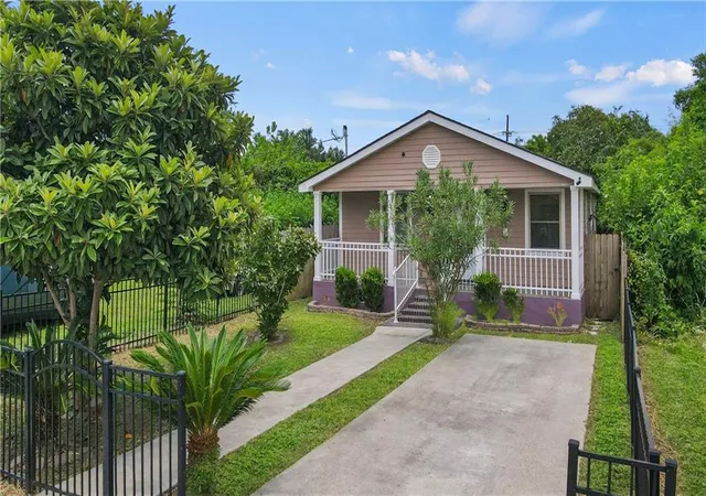 Photo 2 of Sale Pending at 1711 Charbonnet St, New Orleans, LA 70117 | MLS# 2570532 | Listing updated on 2026-08-12