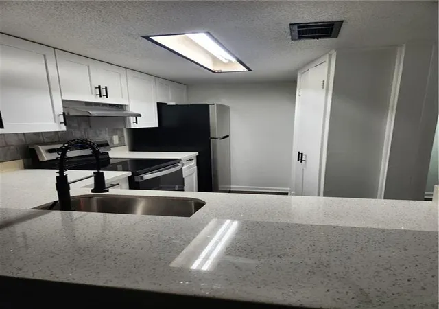 Listing Photo 4 - Condo for sale in building located at 2500 Manson Ave, Metairie, LA 70001 - Unit #423