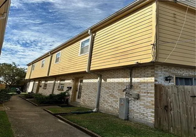 Photo 3 of Multi family home for sale at 3004 Melvil Dewey Dr, Metairie, LA 70002 | MLS# 2570694 | Listing updated on 2026-08-24