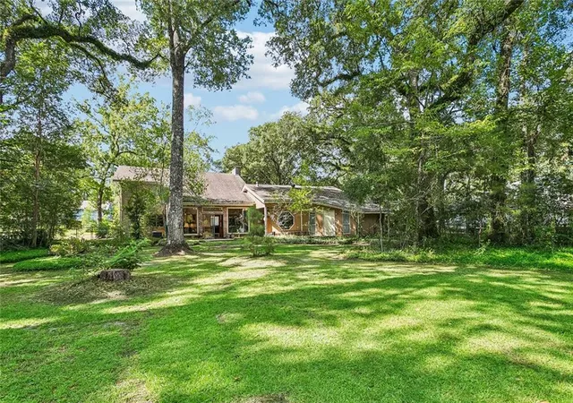 Photo 2 of Single family home for sale at 116 Bayberry Dr, Covington, LA 70433 | MLS# 2570737 | Listing updated on 2026-08-13