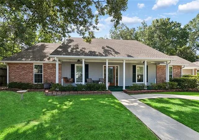 1st image of 565 Barbara Pl, Mandeville, LA 70448 | MLS# 2570175