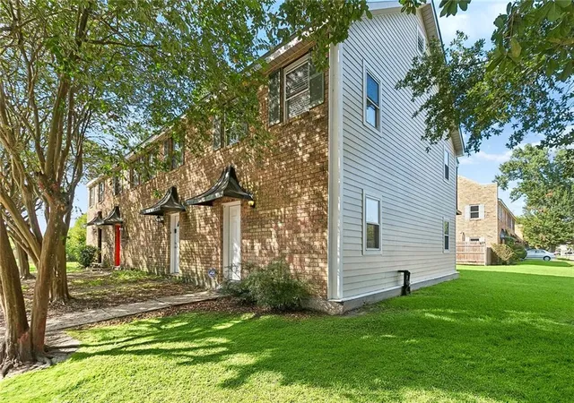 Photo 2 of Townhouse for sale at 10 Maria St, Destrehan, LA 70047 | MLS# 2571089 | Listing updated on 2026-08-18