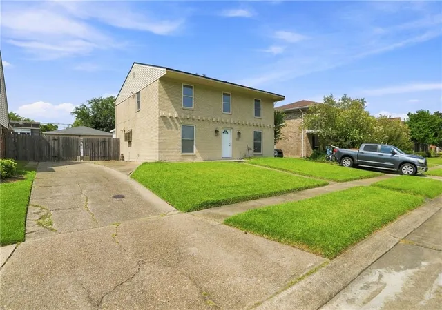 2nd image of 2133 Legion Dr, Gretna, LA 70056 | MLS# 2570976