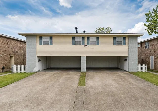 1st image of 913 W Monterey Ct, Gretna, LA 70056 | MLS# 2571072
