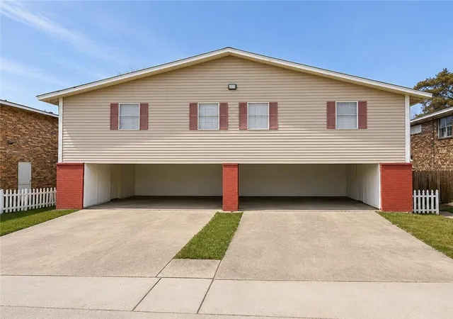 1st image of 917 W Monterey Ct, Gretna, LA 70056 | MLS# 2571149