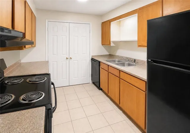 Listing Photo 5 - Condo for sale in building located at 917 W Monterey Ct, Gretna, LA 70056