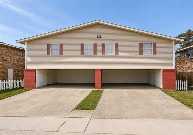 1st image of 929 W Monterey Ct, Gretna, LA 70056 | MLS# 2571151