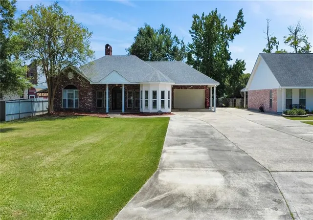 2nd image of 2512 Bourgeois Ln, Marrero, LA 70072 | MLS# 2571034