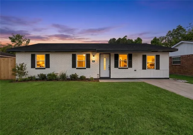 1st image of 5813 Segnette Dr, Marrero, LA 70072 | MLS# 2570769