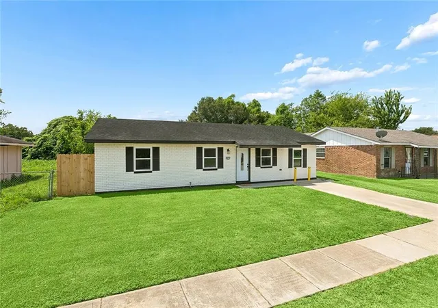 2nd image of 5813 Segnette Dr, Marrero, LA 70072 | MLS# 2570769
