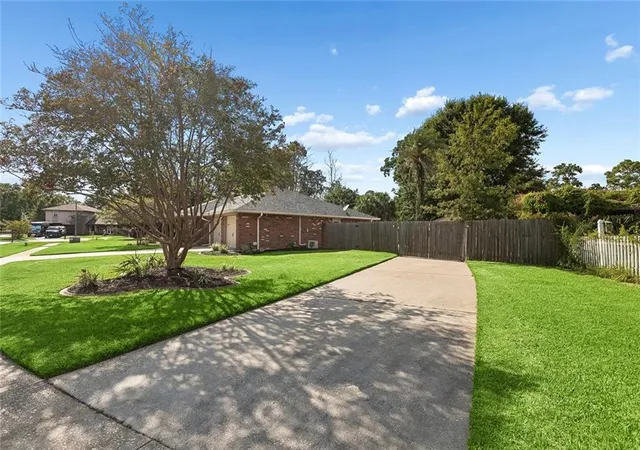 Photo 2 of Single family home for sale at 1420 Washington Ct, Slidell, LA 70458 | MLS# 2571051 | Listing updated on 2026-08-11