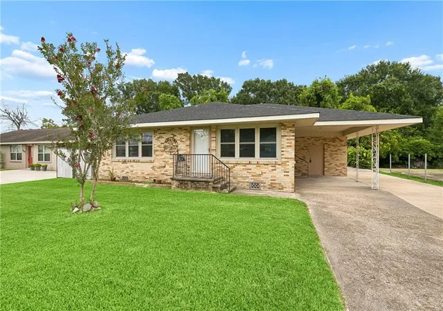 Photo 1 of Single family home for sale at 111 Bernard Ave, Ama, LA 70031 | MLS# 2571059 | Listing updated on 2026-08-07