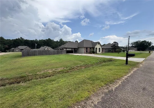 Photo 3 of Single family home for sale at 42710 Scarlett Cir, Hammond, LA 70403 | MLS# 2565871 | Listing updated on 2026-08-07