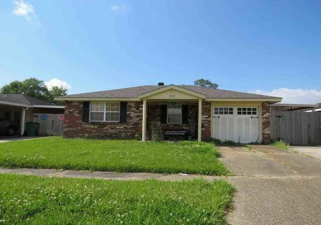 Photo 3 of Single family home for sale at 312 Blossom Ct, Westwego, LA 70094 | MLS# 2571304 | Listing updated on 2026-08-07
