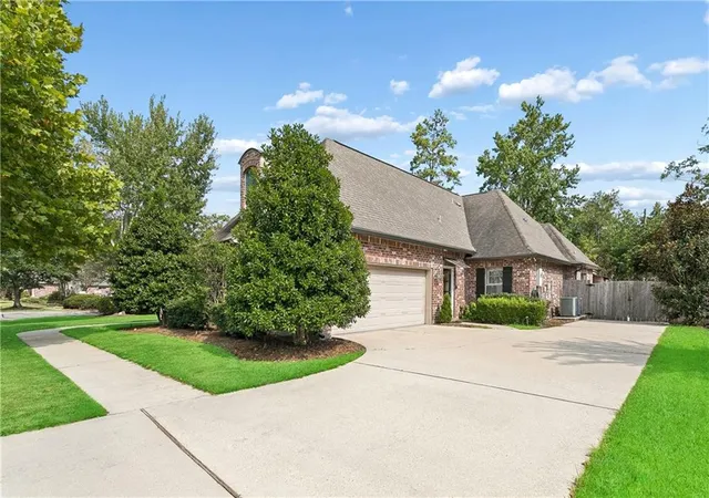 2nd image of 564 Evergreen Dr, Mandeville, LA 70448 | MLS# 2571074