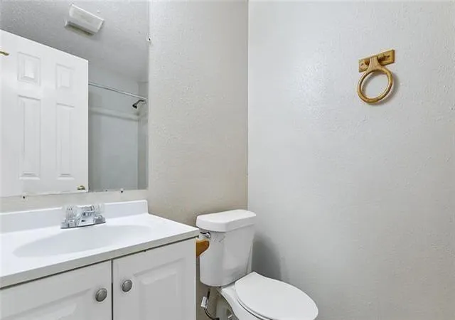 Photo 3 of Multi family home for sale at 913 W Monterey Ct, Gretna, LA 70056 | MLS# 2571199 | Listing updated on 2026-08-25