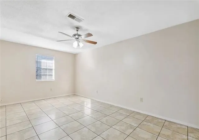 Listing Photo 4 - Condo for sale in building located at 913 W Monterey Ct, Gretna, LA 70056