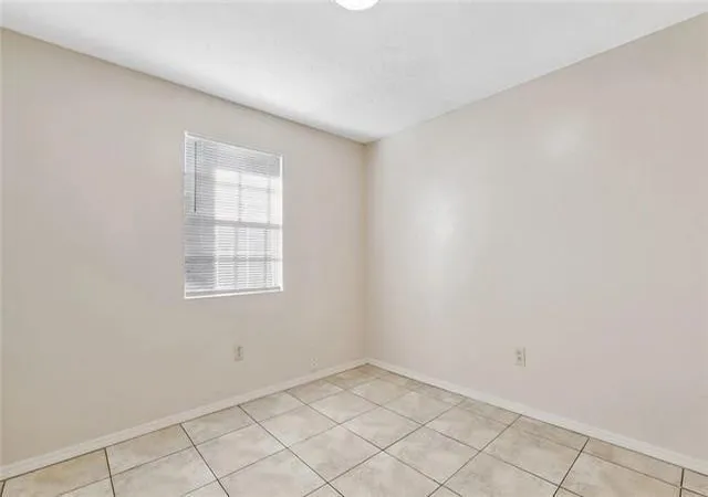 Listing Photo 5 - Condo for sale in building located at 913 W Monterey Ct, Gretna, LA 70056