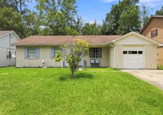 Photo 2 of Single family home for sale at 1423 Eastwood Dr, Slidell, LA 70458 | MLS# 2571338 | Listing updated on 2026-08-07