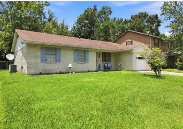 Photo 2 of Single family home for sale at 1423 Eastwood Dr, Slidell, LA 70458 | MLS# 2571338 | Listing updated on 2026-08-07