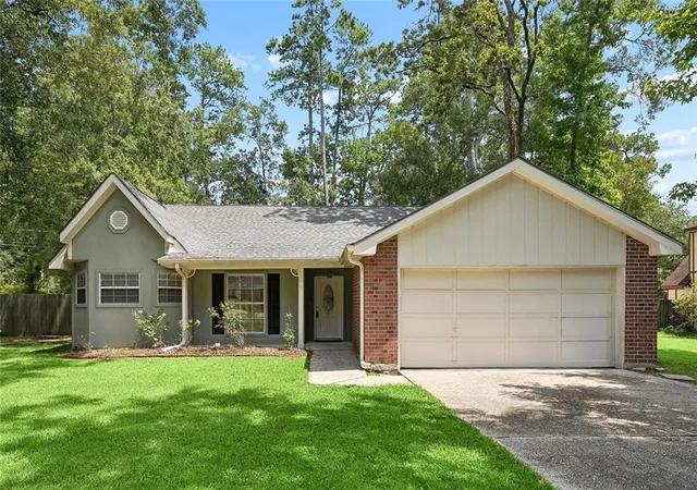 1st image of 103 Pineland Dr, Mandeville, LA 70471 | MLS# 2570231