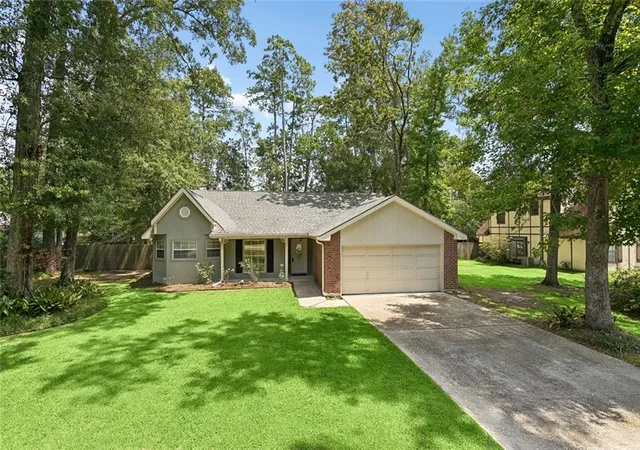 2nd image of 103 Pineland Dr, Mandeville, LA 70471 | MLS# 2570231
