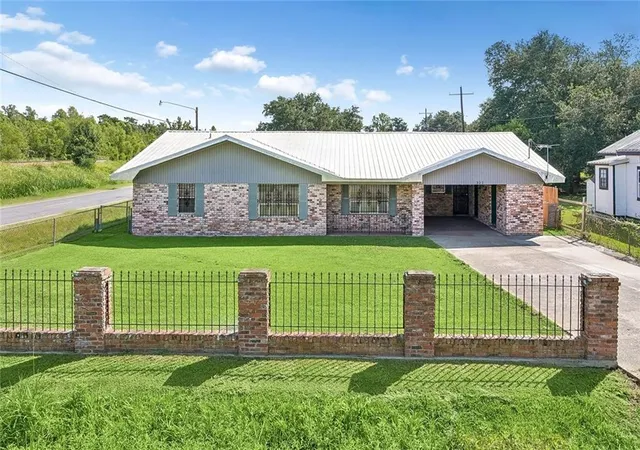 Photo 2 of Single family home for sale at 322 Maloney Rd, Des Allemands, LA 70030 | MLS# 2570417 | Listing updated on 2026-08-13