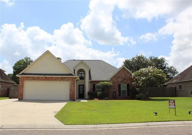 Single family home for sale at 11459 Moss Side Dr, Gonzales, LA 70737 | MLS# 2571471