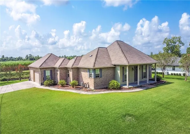 Photo 2 of Single family home for sale at 103 Broussard Dr, La Place, LA 70068 | MLS# 2571156 | Listing updated on 2026-08-14