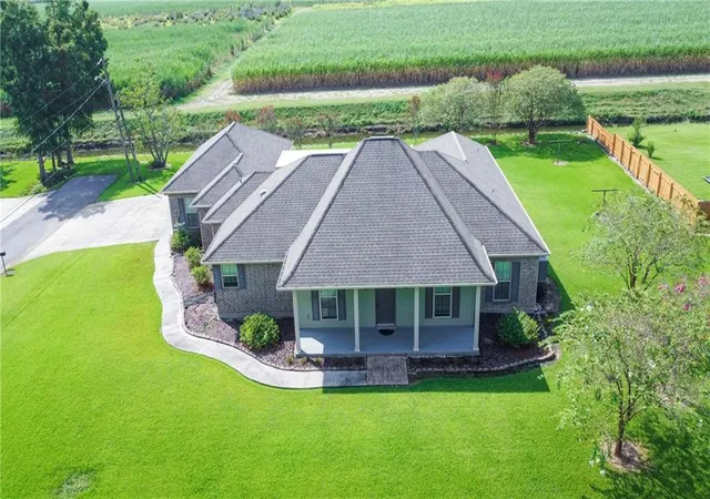 Photo 3 of Single family home for sale at 103 Broussard Dr, La Place, LA 70068 | MLS# 2571156 | Listing updated on 2026-08-14