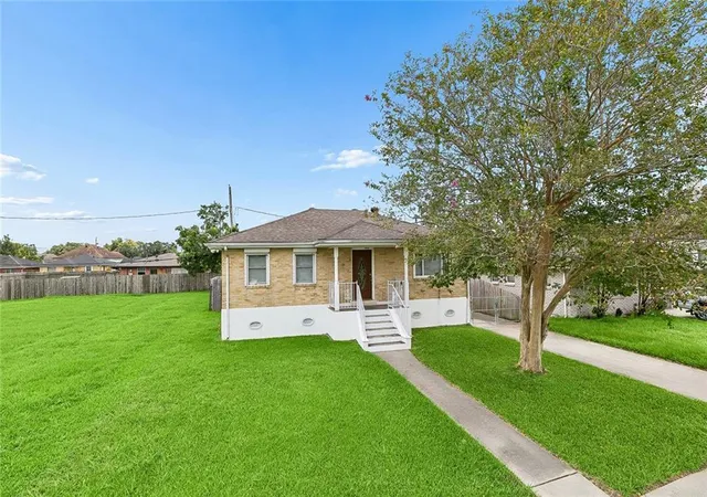 2nd image of 401 Llama Dr, Arabi, LA 70032 | MLS# 2571451