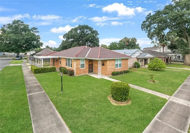 3rd image of 1701 Fairway Dr, Kenner, LA 70062 | MLS# 2570785