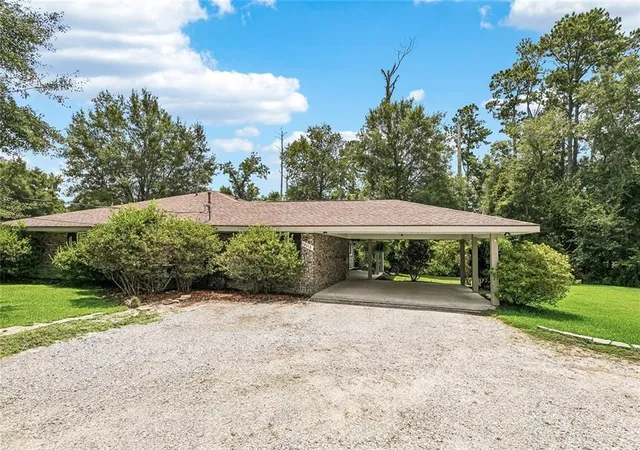 Photo 3 of Single family home for sale at 14018 Wadesboro Rd, Ponchatoula, LA 70454 | MLS# 2570739 | Listing updated on 2026-08-09