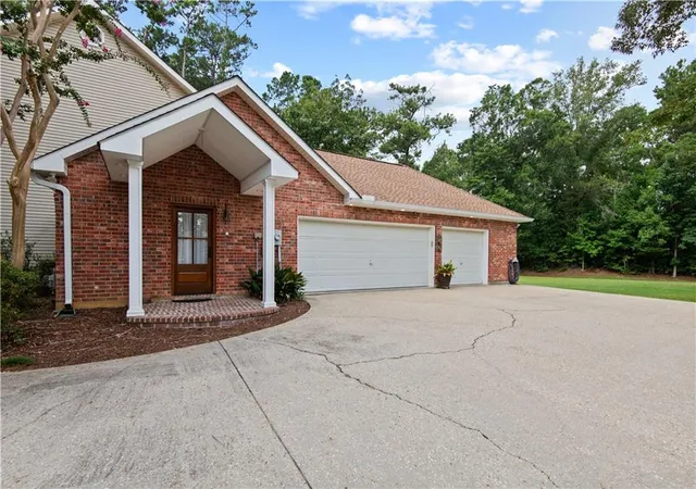 Photo 3 of Single family home for sale at 41155 Rue Maison, Ponchatoula, LA 70454 | MLS# 2570604 | Listing updated on 2026-08-13