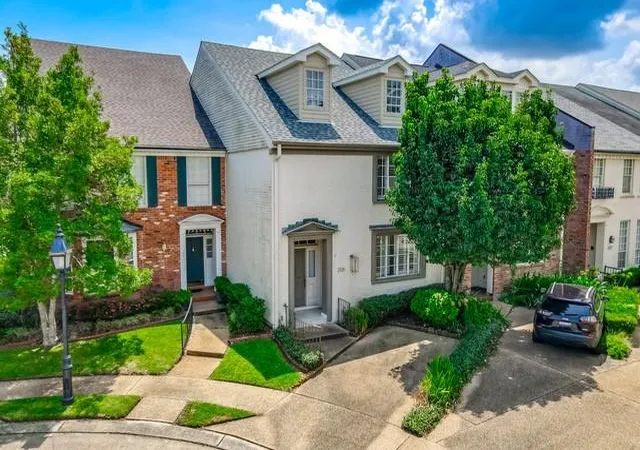 1st image of 208 Rue St Peter St, Metairie, LA 70005 | MLS# 2568106