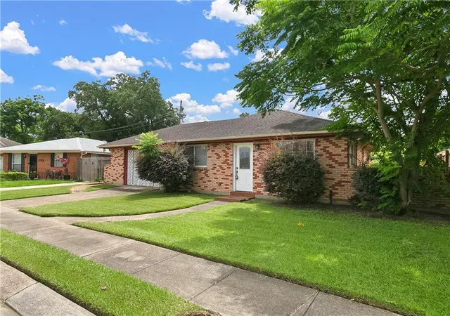 2nd image of 2121 Brigade Dr, Chalmette, LA 70043 | MLS# 2571441