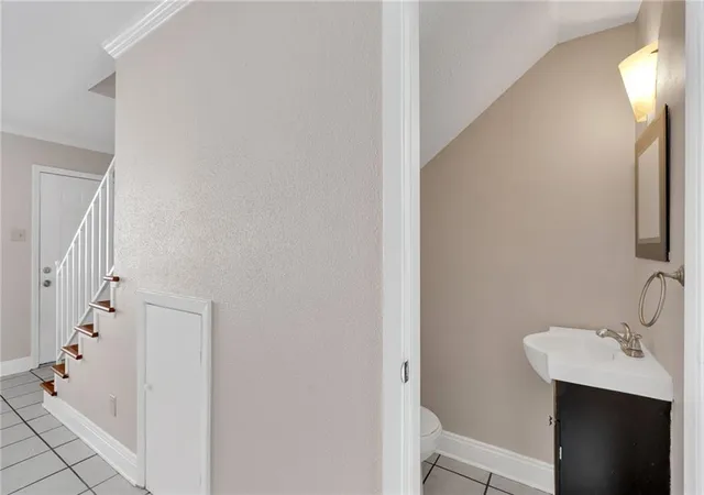 Listing Photo 5 - Condo for sale in building located at 229-235 W Esplanade Ave, Metairie, LA 70005
