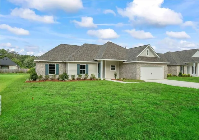 Photo 2 of Single family home for sale at 72657 Robindale Dr, Covington, LA 70435 | MLS# 2571769 | Listing updated on 2026-08-24