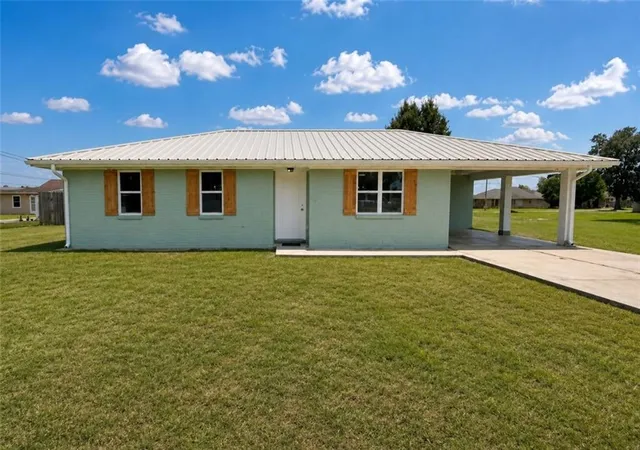 Photo 1 of Single family home for sale at 209 Belle Vue Ave, Lockport, LA 70374 | MLS# 2571783 | Listing updated on 2026-08-13