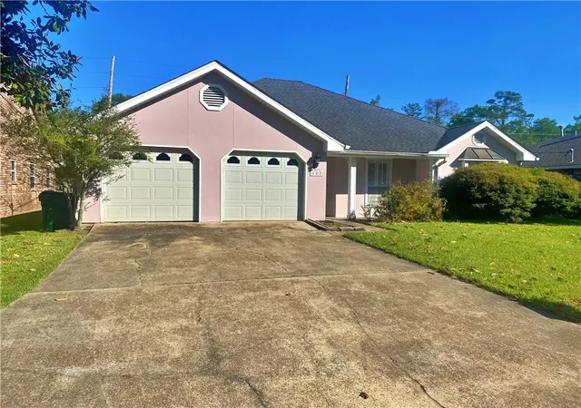Photo 1 of Single family home for sale at 182 Dunleith Dr, Destrehan, LA 70047 | MLS# 2571790 | Listing updated on 2026-08-12