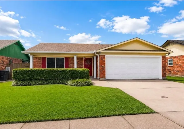 1st image of 2720 Carlisle Dr South Dr, Gretna, LA 70056 | MLS# 2571637