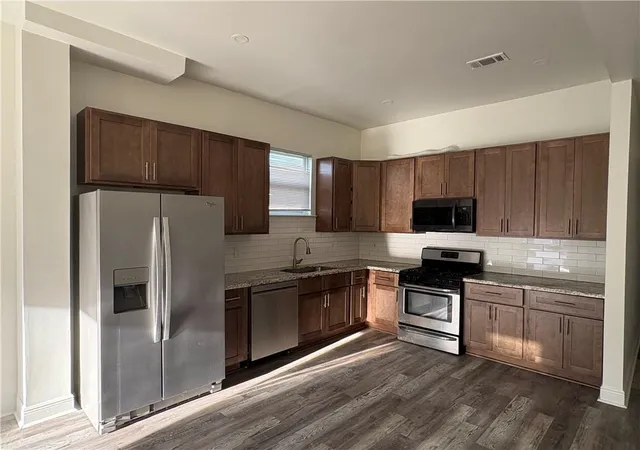 Listing Photo 4 - Condo for sale in building located at 1925 Alabo St, New Orleans, LA 70117