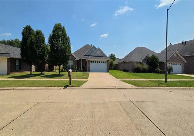 1st image of 5807 Gold Crest Dr, Bossier City, LA 71112 | MLS# 2571951