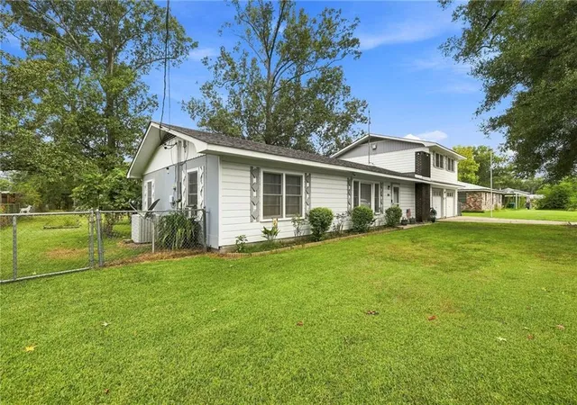 1st image of 115 N 14th St, Ponchatoula, LA 70454 | MLS# 2571828