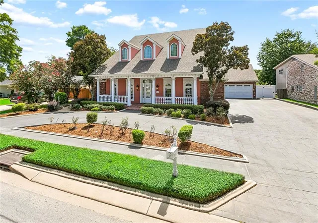 2nd image of 1106 Transcontinental Dr, Metairie, LA 70001 | MLS# 2567662
