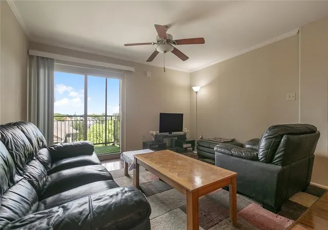 Listing Photo 4 - Condo for sale in building located at 3915 Saint Charles Ave, New Orleans, LA 70115 - Unit #511